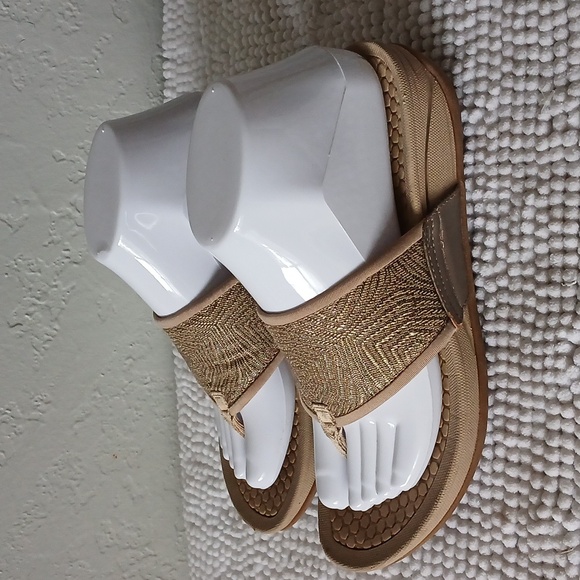 BareTraps Dasie slip on comfort sandals - Picture 9 of 16